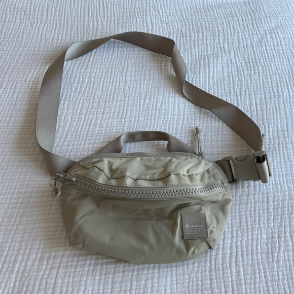lululemon athletica Handbags - Lululemon All Day Essentials Belt Bag Raw Linen 2.5L